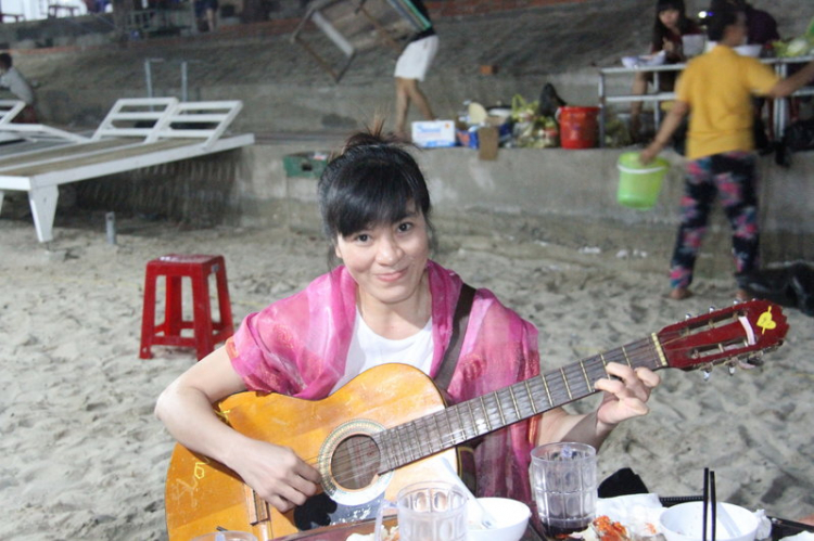 Vài hình ảnh về chuyến đi từ thiện đảo Bình Ba của FFC-29/8-31/8/14. Vài hình ảnh về chuyến đi từ thiện đảo Bình Ba của FFC-29/8-31/8/14.
