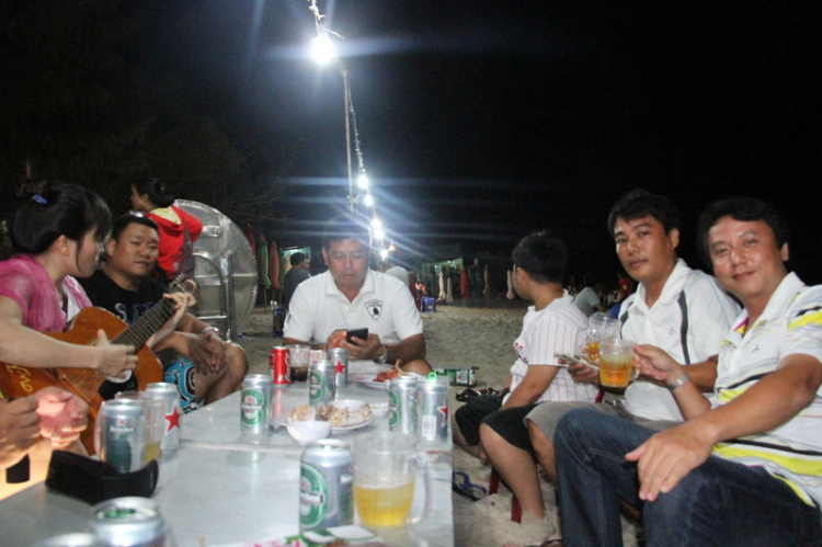 Vài hình ảnh về chuyến đi từ thiện đảo Bình Ba của FFC-29/8-31/8/14. Vài hình ảnh về chuyến đi từ thiện đảo Bình Ba của FFC-29/8-31/8/14.