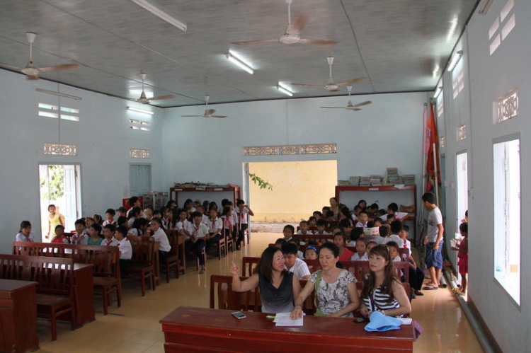 Vài hình ảnh về chuyến đi từ thiện đảo Bình Ba của FFC-29/8-31/8/14. Vài hình ảnh về chuyến đi từ thiện đảo Bình Ba của FFC-29/8-31/8/14.