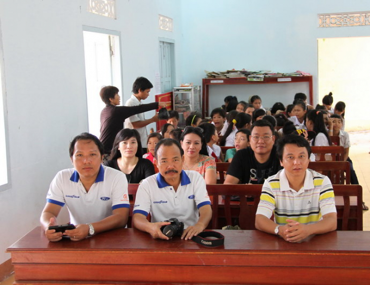 Vài hình ảnh về chuyến đi từ thiện đảo Bình Ba của FFC-29/8-31/8/14. Vài hình ảnh về chuyến đi từ thiện đảo Bình Ba của FFC-29/8-31/8/14.