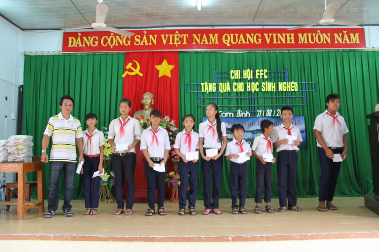 Vài hình ảnh về chuyến đi từ thiện đảo Bình Ba của FFC-29/8-31/8/14.