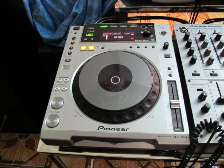 cho bán nào đam mê DJ muốn gắng trên Xe