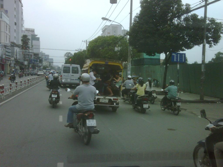 CSGT tìm cách bắt ẩu Ngã 3 Hoàng Văn Thụ - Trương Quốc Dung