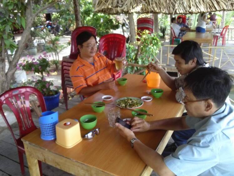 Accord Club: Tụ tập vui chơi, cà phê, ọp ẹp Accord Club: Tụ tập vui chơi, cà phê, ọp ẹp