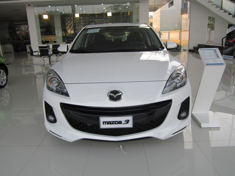 cần tìm Mazda 3- 5 cửa 2011