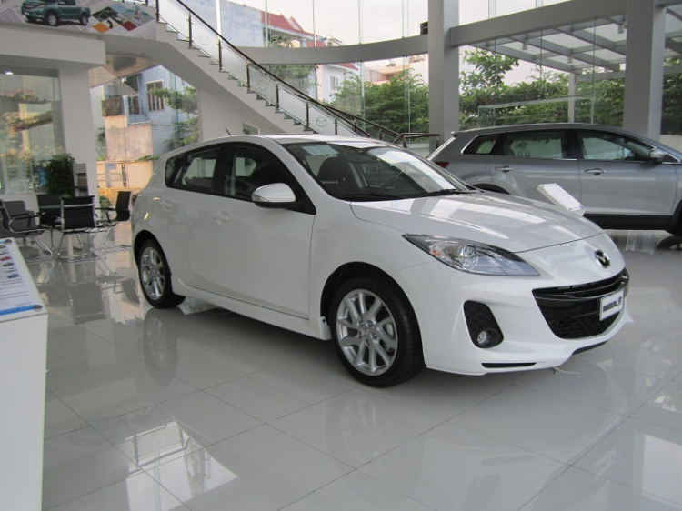 cần tìm Mazda 3- 5 cửa 2011