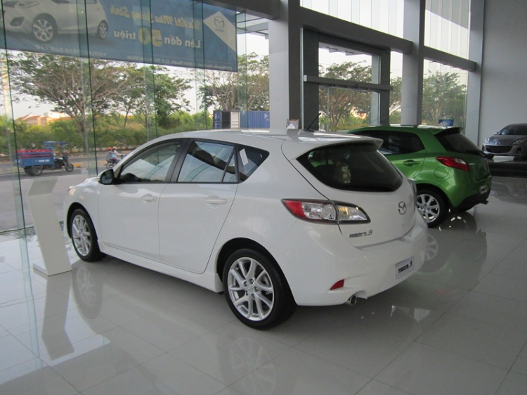 cần tìm Mazda 3- 5 cửa 2011