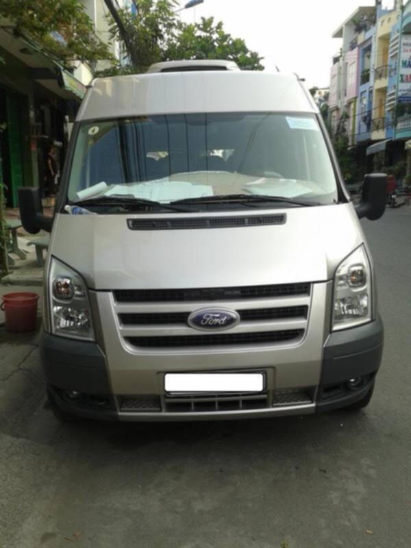 Logo Ford sau 3 năm phơi nắng phơi mưa