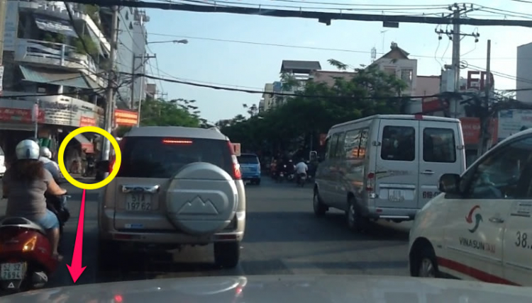 xxx canh bắt lỗi vượt đèn đỏ tại giao lộ Đinh Bộ Lĩnh - Bạch Đằng xxx canh bắt lỗi vượt đèn đỏ tại giao lộ Đinh Bộ Lĩnh - Bạch Đằng