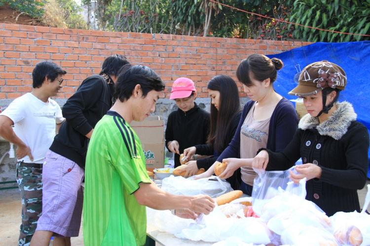 Chinh Phục Núi Bra-Yang thứ 7-22-3-2014 trang 18