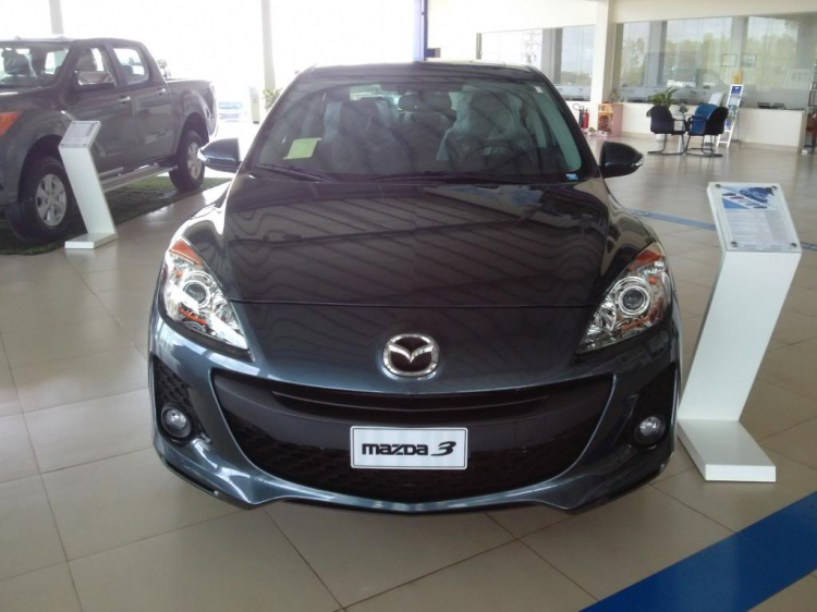 Mazda 3 hay Honda Civic 2013