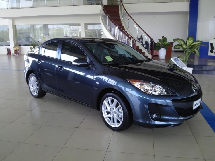 Mazda 3 hay Honda Civic 2013