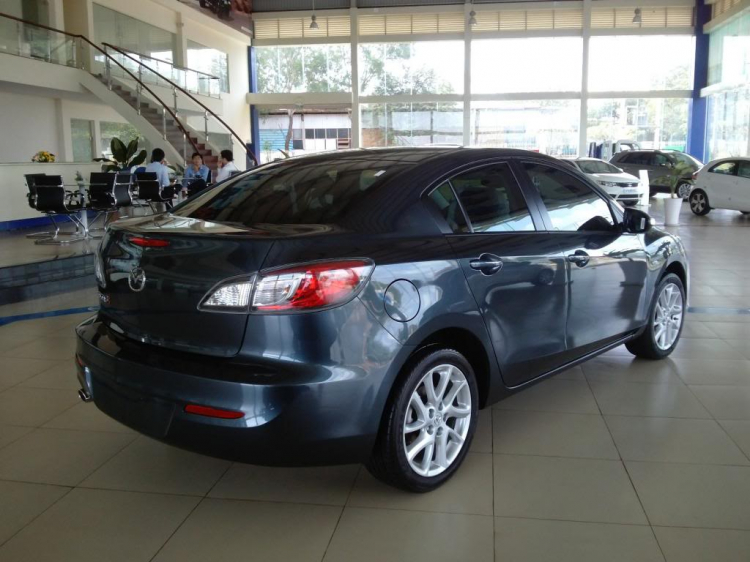 Mazda 3 hay Honda Civic 2013