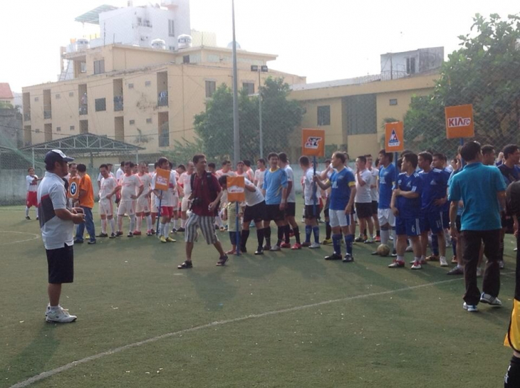 Cổ vũ Đội banh KIAFC tham gia giải Futsal SFC Open 2013 - CN 7/4/2013