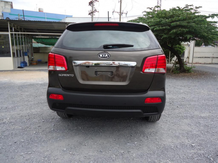 Kia Sorento màu mới - xe mới về Showroom em đây...