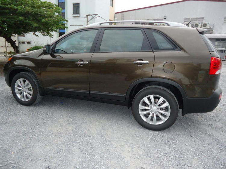 Kia Sorento màu mới - xe mới về Showroom em đây...