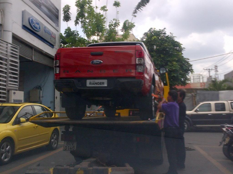 Ford Ranger WildTrak mới về nhà