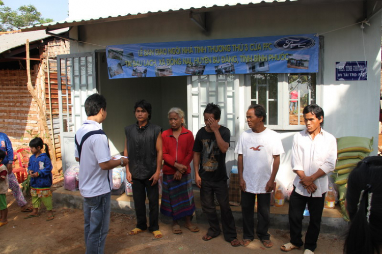 Một số hình ảnh chuyến đi trao ngôi nhà tình thương thứ 3 của FFC Một số hình ảnh chuyến đi trao ngôi nhà tình thương thứ 3 của FFC