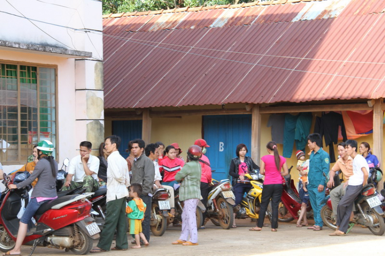 Một số hình ảnh chuyến đi trao ngôi nhà tình thương thứ 3 của FFC Một số hình ảnh chuyến đi trao ngôi nhà tình thương thứ 3 của FFC