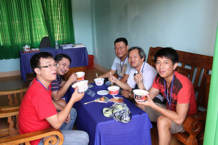 Một số hình ảnh chuyến đi trao ngôi nhà tình thương thứ 3 của FFC Một số hình ảnh chuyến đi trao ngôi nhà tình thương thứ 3 của FFC