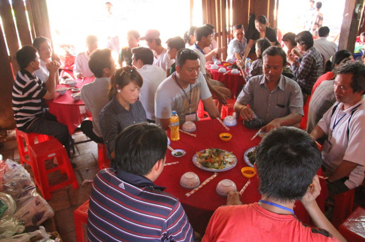 Một số hình ảnh chuyến đi trao ngôi nhà tình thương thứ 3 của FFC Một số hình ảnh chuyến đi trao ngôi nhà tình thương thứ 3 của FFC