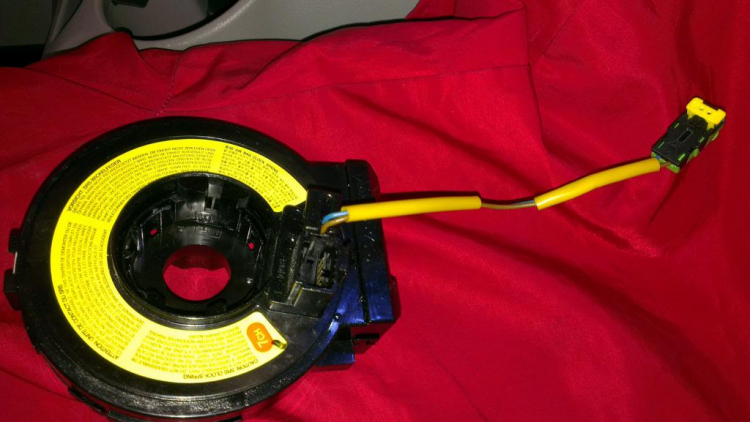 Kia Carens bị lỗi sáng đèn Air Bag - đã thay Clock Spring - done :) Kia Carens bị lỗi sáng đèn Air Bag - đã thay Clock Spring - done :)