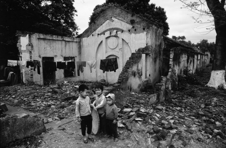 Hình ảnh cực kỳ quý giá về Việt Nam ( 1980 ) Hình ảnh cực kỳ quý giá về Việt Nam ( 1980 )
