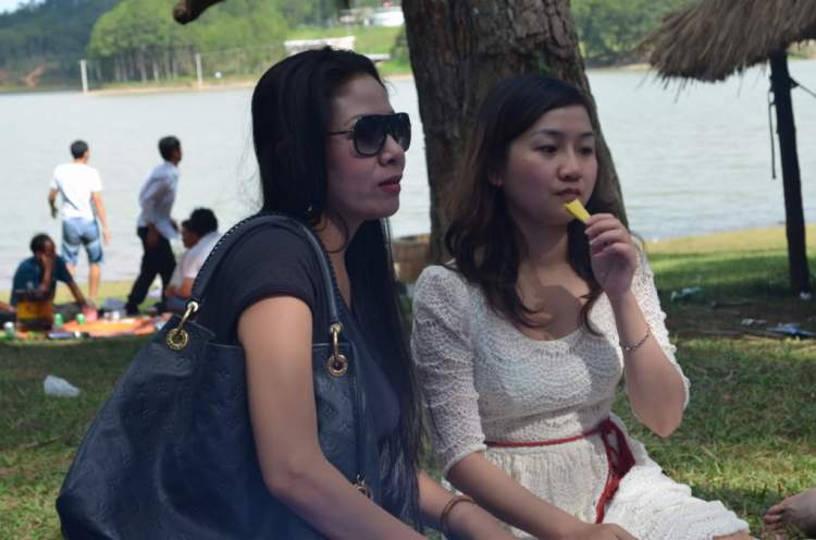 Xuống biển lên rừng (mừng) giải phóng miền Nam (bảng thu chi P.49) Xuống biển lên rừng (mừng) giải phóng miền Nam (bảng thu chi P.49)