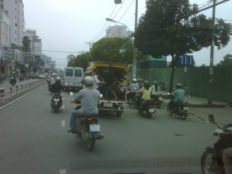 Rẽ trái và đi thẳng, mời các Bác đâm chém!