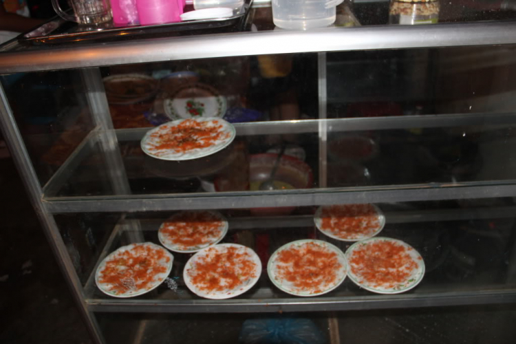 Nhờ các bác giúp đỡ (Khách sạn + chỗ ăn) Nhờ các bác giúp đỡ (Khách sạn + chỗ ăn)