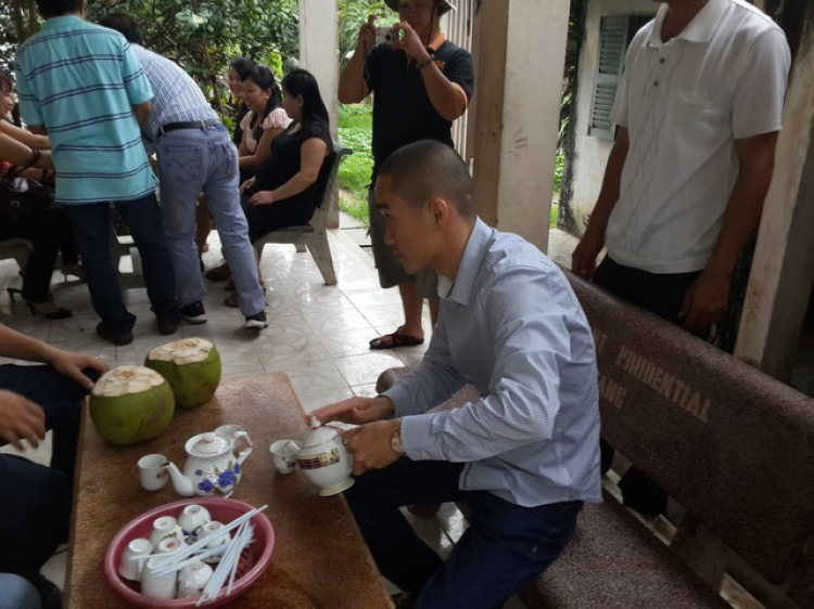 S.O.S về Mỹ Thạnh, Ba Tri, Bến Tre đem tấm lòng của O.Sers tới g/đình sống trong chuồng bò S.O.S về Mỹ Thạnh, Ba Tri, Bến Tre đem tấm lòng của O.Sers tới g/đình sống trong chuồng bò