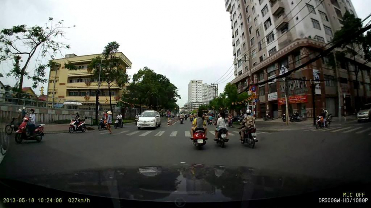 CON CỦA AI ĐÂY?