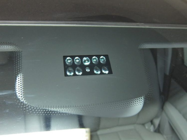 hỏi về vị trí của cảm biến bật tắt tự động đèn lái trứơc E300
