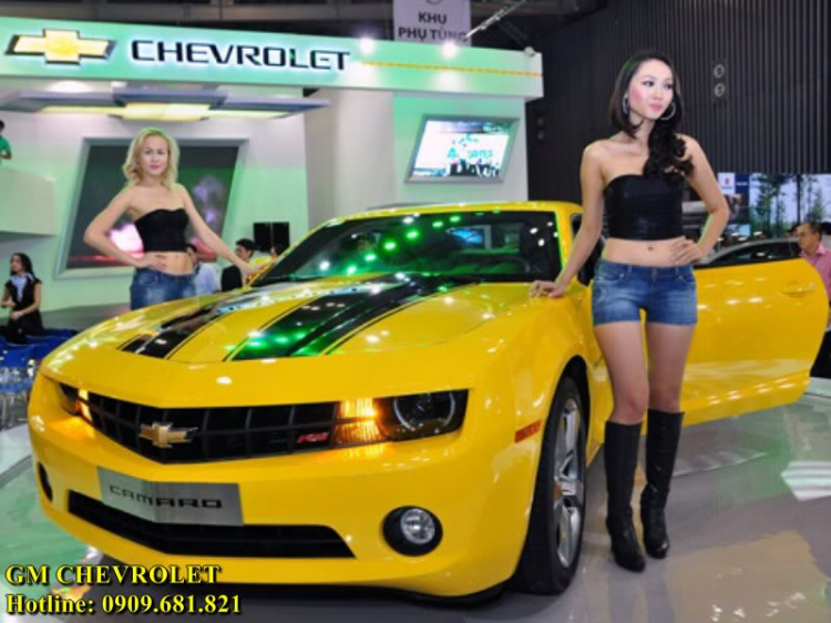 Chevrolet Camaro trên phố Sài Gòn