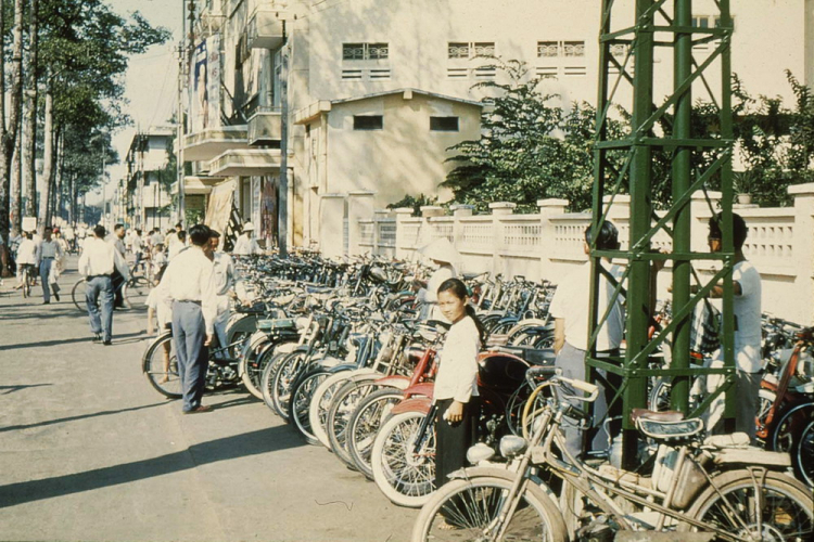 Hình ảnh cực kỳ quý giá về Việt Nam ( 1980 ) Hình ảnh cực kỳ quý giá về Việt Nam ( 1980 )