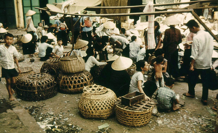Hình ảnh cực kỳ quý giá về Việt Nam ( 1980 ) Hình ảnh cực kỳ quý giá về Việt Nam ( 1980 )