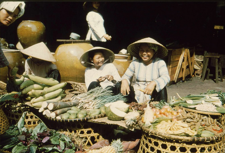 Hình ảnh cực kỳ quý giá về Việt Nam ( 1980 ) Hình ảnh cực kỳ quý giá về Việt Nam ( 1980 )