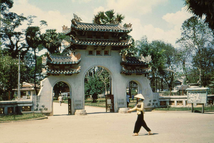 Hình ảnh cực kỳ quý giá về Việt Nam ( 1980 ) Hình ảnh cực kỳ quý giá về Việt Nam ( 1980 )