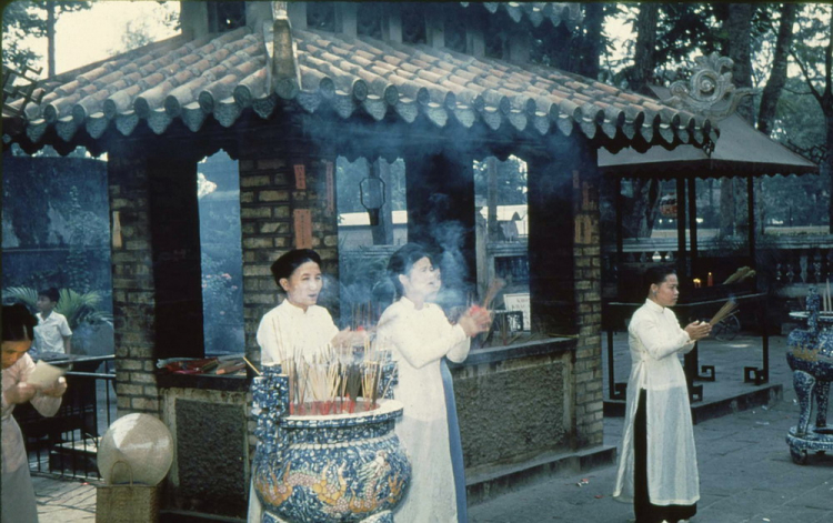 Hình ảnh cực kỳ quý giá về Việt Nam ( 1980 ) Hình ảnh cực kỳ quý giá về Việt Nam ( 1980 )