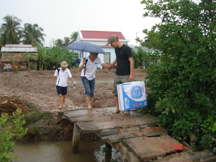 Chuyến đi bàn giao căn nhà tình thương thứ 7 tại Trà Vinh ngày 1/6/2013