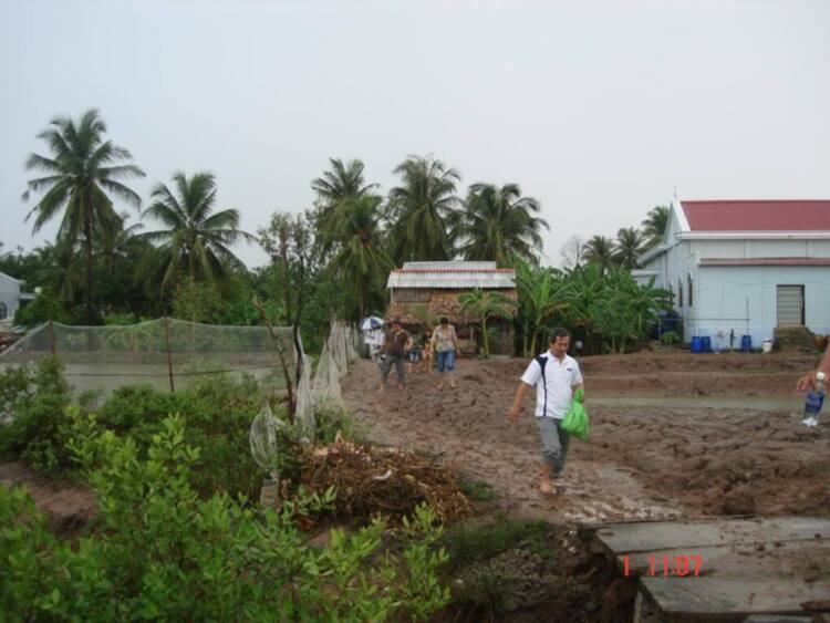 Chuyến đi bàn giao căn nhà tình thương thứ 7 tại Trà Vinh ngày 1/6/2013