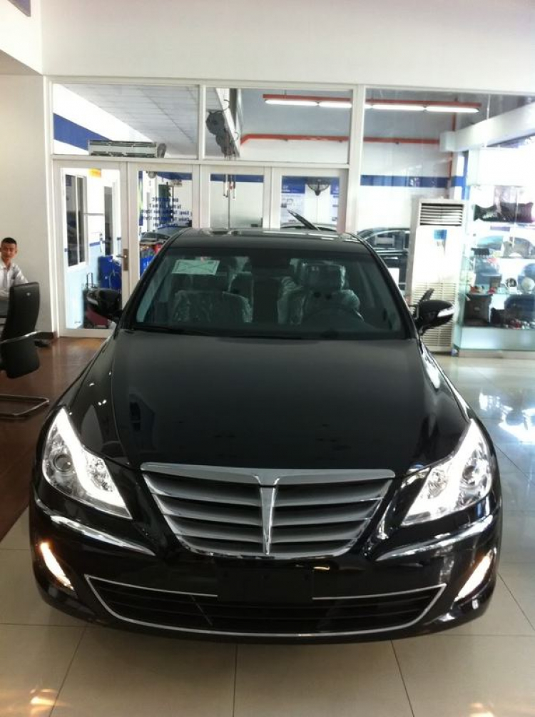 Hyundai Genesis sedan 2013 tại SÀI GÒN..........cùng nhau chia sẽ Hyundai Genesis sedan 2013 tại SÀI GÒN..........cùng nhau chia sẽ