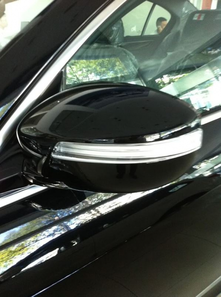 Hyundai Genesis sedan 2013 tại SÀI GÒN..........cùng nhau chia sẽ Hyundai Genesis sedan 2013 tại SÀI GÒN..........cùng nhau chia sẽ