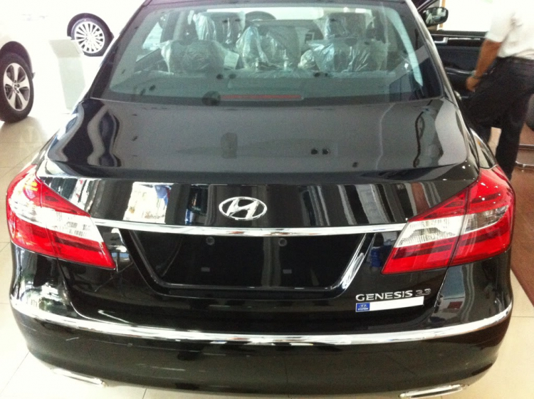 Hyundai Genesis sedan 2013 tại SÀI GÒN..........cùng nhau chia sẽ Hyundai Genesis sedan 2013 tại SÀI GÒN..........cùng nhau chia sẽ