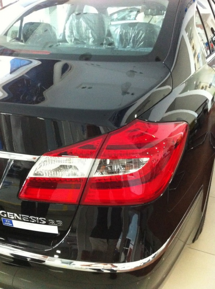 Hyundai Genesis sedan 2013 tại SÀI GÒN..........cùng nhau chia sẽ Hyundai Genesis sedan 2013 tại SÀI GÒN..........cùng nhau chia sẽ