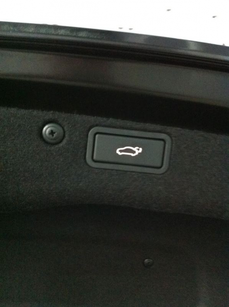 Hyundai Genesis sedan 2013 tại SÀI GÒN..........cùng nhau chia sẽ Hyundai Genesis sedan 2013 tại SÀI GÒN..........cùng nhau chia sẽ