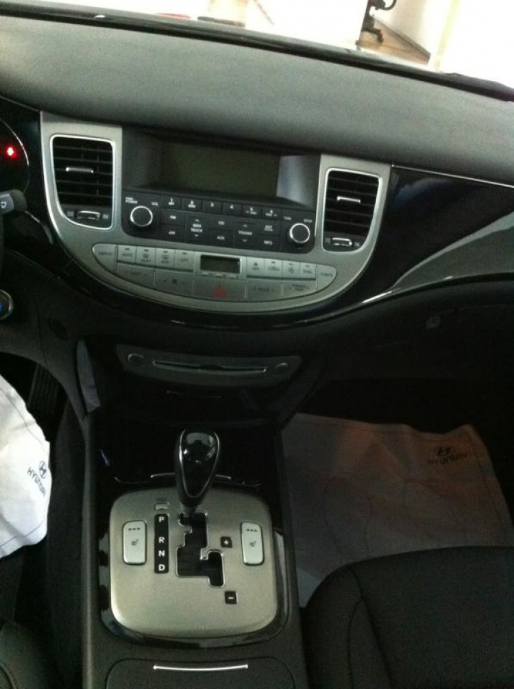 Hyundai Genesis sedan 2013 tại SÀI GÒN..........cùng nhau chia sẽ Hyundai Genesis sedan 2013 tại SÀI GÒN..........cùng nhau chia sẽ
