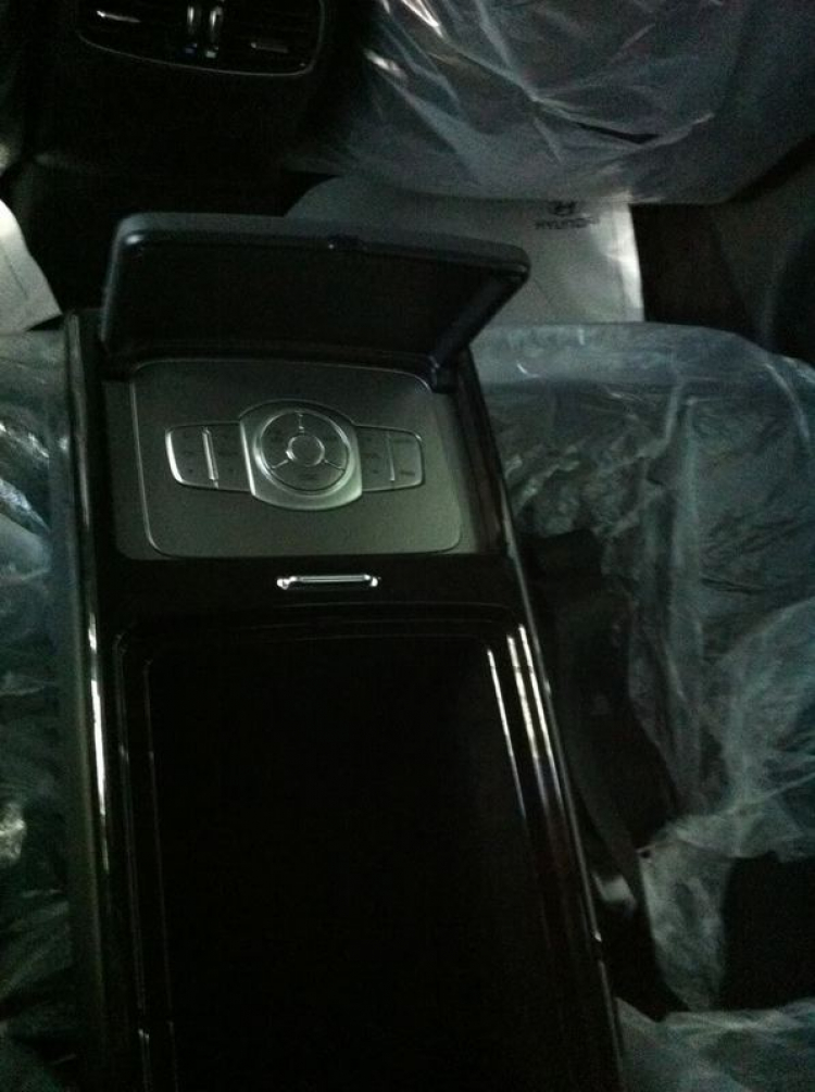 Hyundai Genesis sedan 2013 tại SÀI GÒN..........cùng nhau chia sẽ Hyundai Genesis sedan 2013 tại SÀI GÒN..........cùng nhau chia sẽ