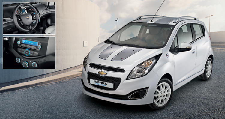 Chevrolet Spark AT 2013 hay Kia Picanto AT 2013?