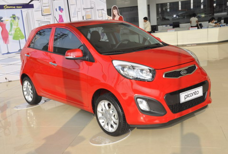 Chevrolet Spark AT 2013 hay Kia Picanto AT 2013?